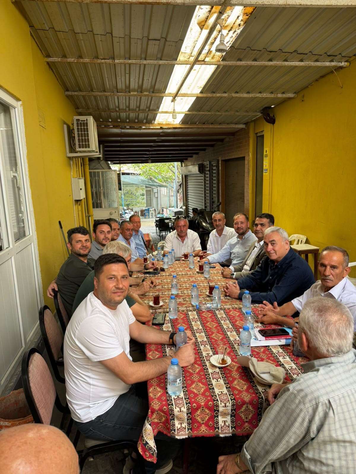 İl Başkanı Güngör, Milas Tarihi Arasta’da Esnaf ve Vatandaşlarla Buluştu 3